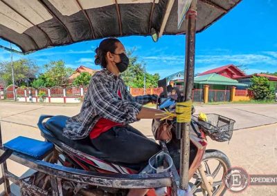 Concuctora de nuestro tuk tuk en las 4000 Islas Laos